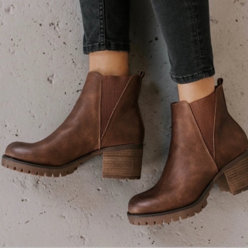MIA Jody Ribbed Block Heel Chelsea Boot size 8.5